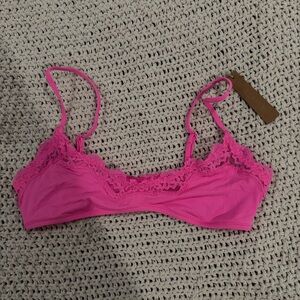 NWT SKIMS Pink Lace Bralette